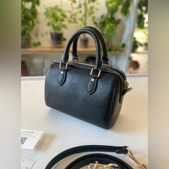 Coach mini Rowan 
New
Black with gold hardware - Picture 6 of 16